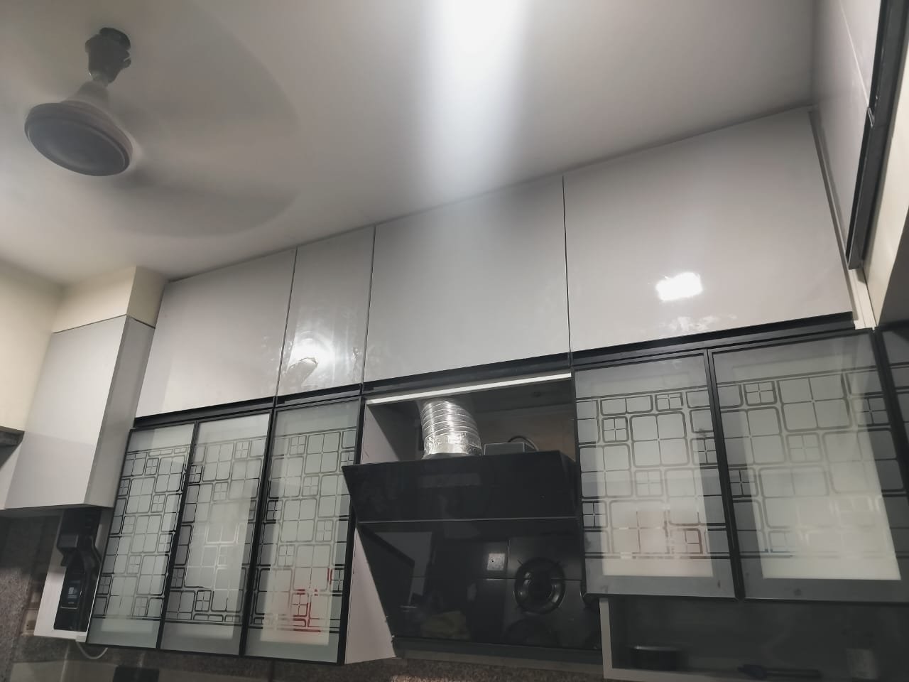 KITCHEN BLACK PROFILE WARDBROBE SHUTTER WITH HANDLE AND DESIGNER FROSTED NR GLASS