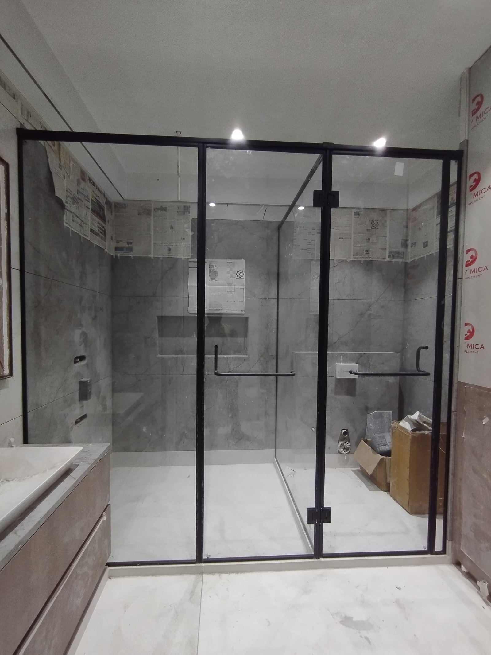 16MM * 45MM BLACK FRAME OPENABLE SHOWER CUBLICLE