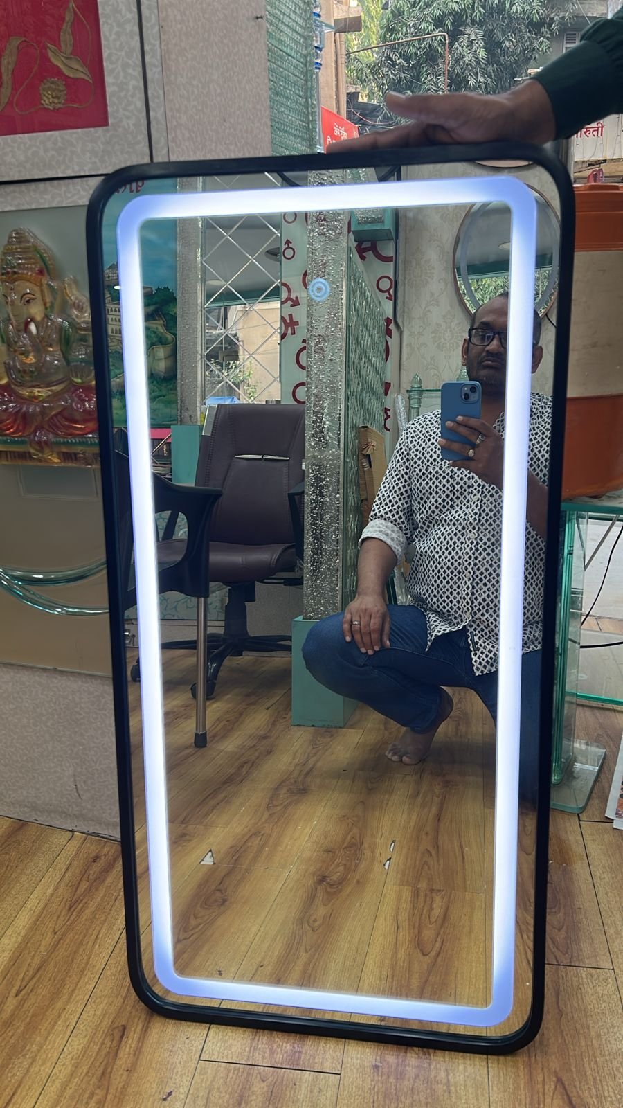 Aluminum black profile with off white led sensor mirror (Rectangular shape)